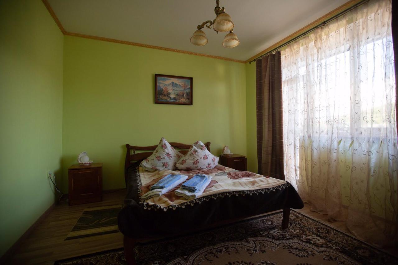 Guest House In Drachino Svaljava Exteriér fotografie