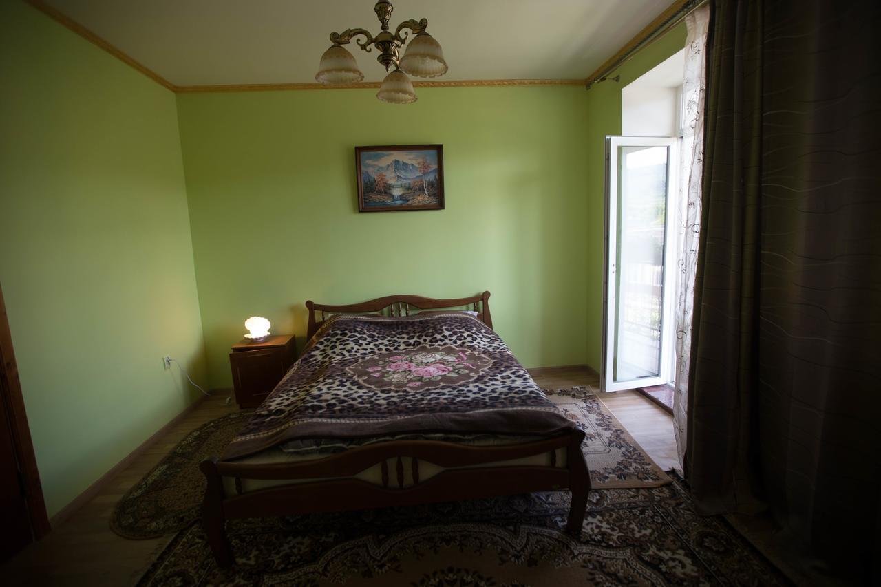 Guest House In Drachino Svaljava Exteriér fotografie