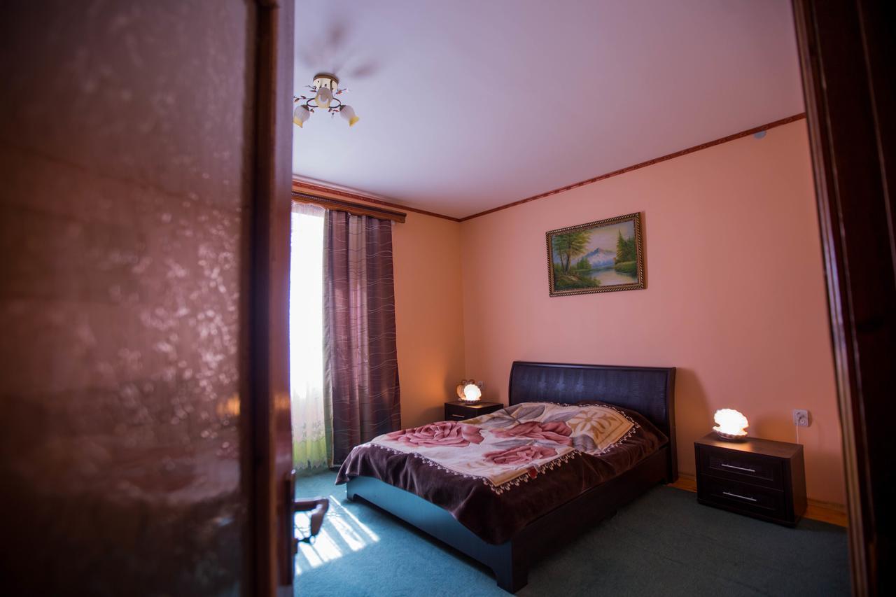 Guest House In Drachino Svaljava Exteriér fotografie